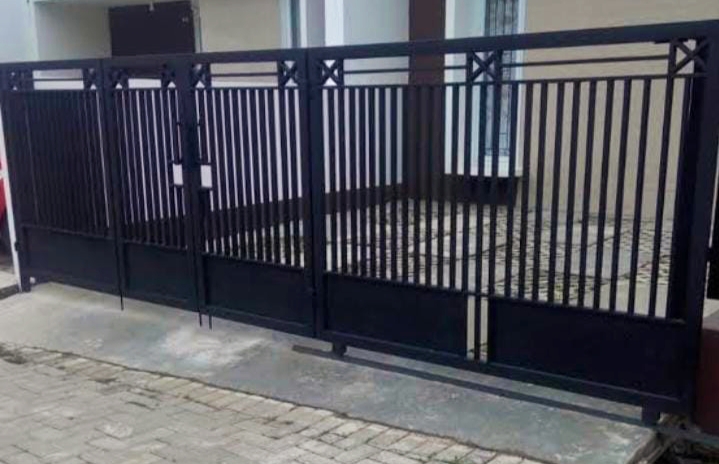 Pintu pagar minimalis Beji Depok oleh Petra Truss