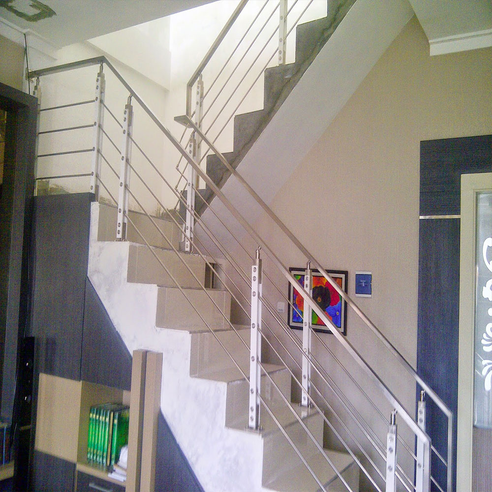 railing tangga stainless hollow minimalis modern untuk rumah dua lantai